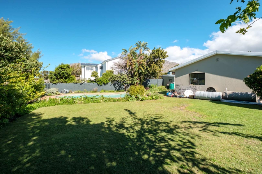4 Bedroom Property for Sale in Kirstenhof Western Cape